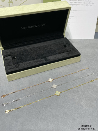 Van Cleef & Arpels Mini Premium White Fritillary Four-Leaf Clover Bracelet