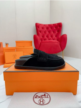 UA Hermès slippers