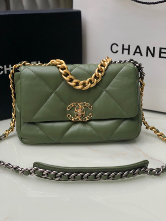CHANEL 19 HANDBAG Shiny Leather, Gold-Tone 16×26×9cm