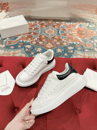 UA Alexander McQueen Oversized White Black
