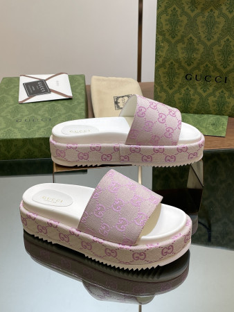 UA GUCCI WOMEN'S GG PLATFORM SLIDE SANDAL
