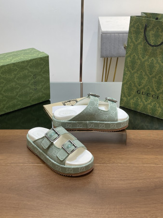 UA GUCCI SANDAL WITH DOUBLE G