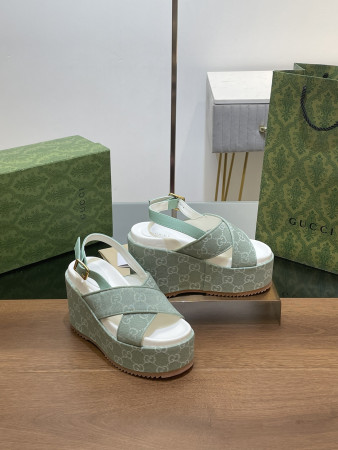 UA GUCCI WOMEN'S GG PLATFORM SANDAL