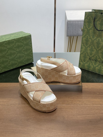 UA GUCCI WOMEN'S GG PLATFORM SANDAL