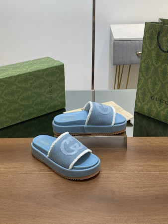 UA GUCCI WOMEN'S INTERLOCKING G SLIDE