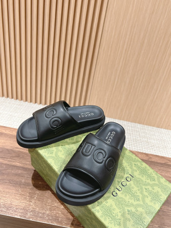 UA GUCCI LOGO SLIDE