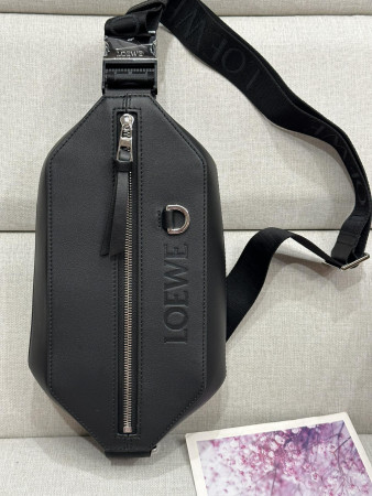 LOEWE Convertible sling in classic calfskin 32.5x9x12.3cm