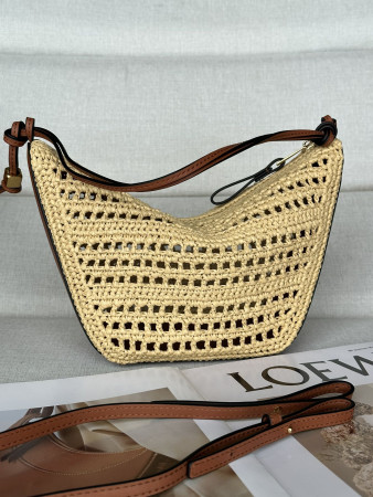 LOEWE Mini Hammock Hobo in raffia and calfskin 28x17x9.5cm