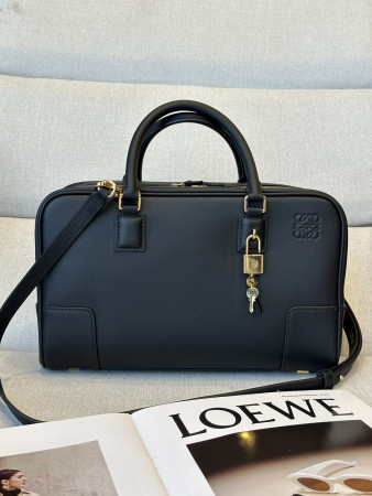 LOEWE Amazona 28 bag in nappa calfskin 28x18x11cm