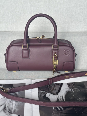 Loewe Amazona 23 Cropped bag in nappa calfskin 23x11x10cm