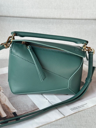 Loewe Mini Puzzle bag in classic calfskin 18x12.5x8cm