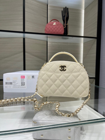 Chanel 25C Chain shell bag 18X16X6cm