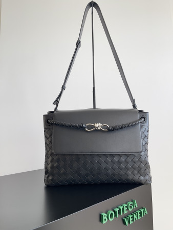 Bottega Veneta Medium Andiamo Messenger 37x26x13cm
