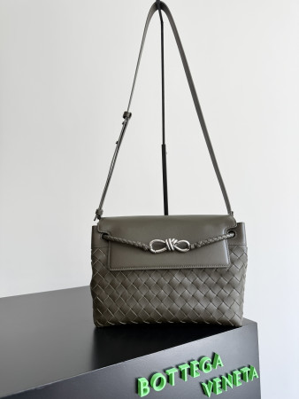 Bottega Veneta Small Andiamo Messenger 29x20x13cm