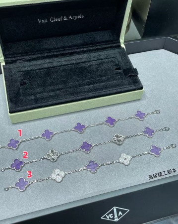 Van Cleef & Arpels five-flowered four-leaf clover Bracelet Chain length approx.19cm