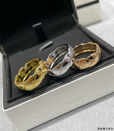 Chanel Wide Diamond Pattern Smooth Ring