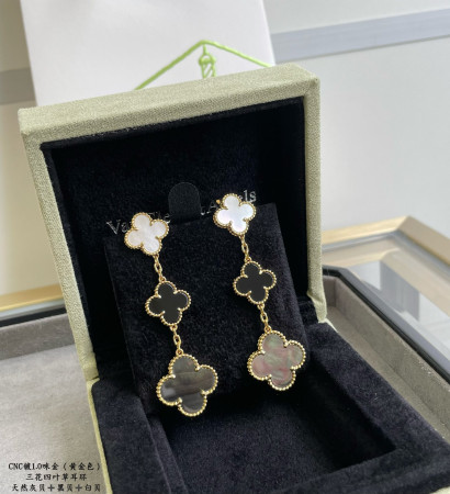 Van Cleef & Arpels Three-leaf clover Earrings
