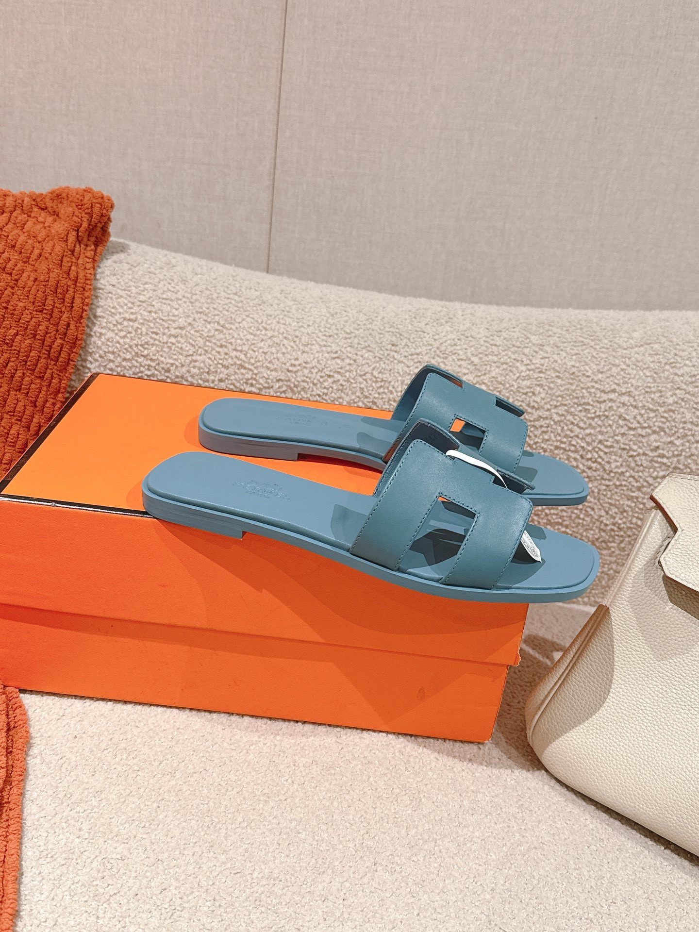 UA Hermès Oran sandal
