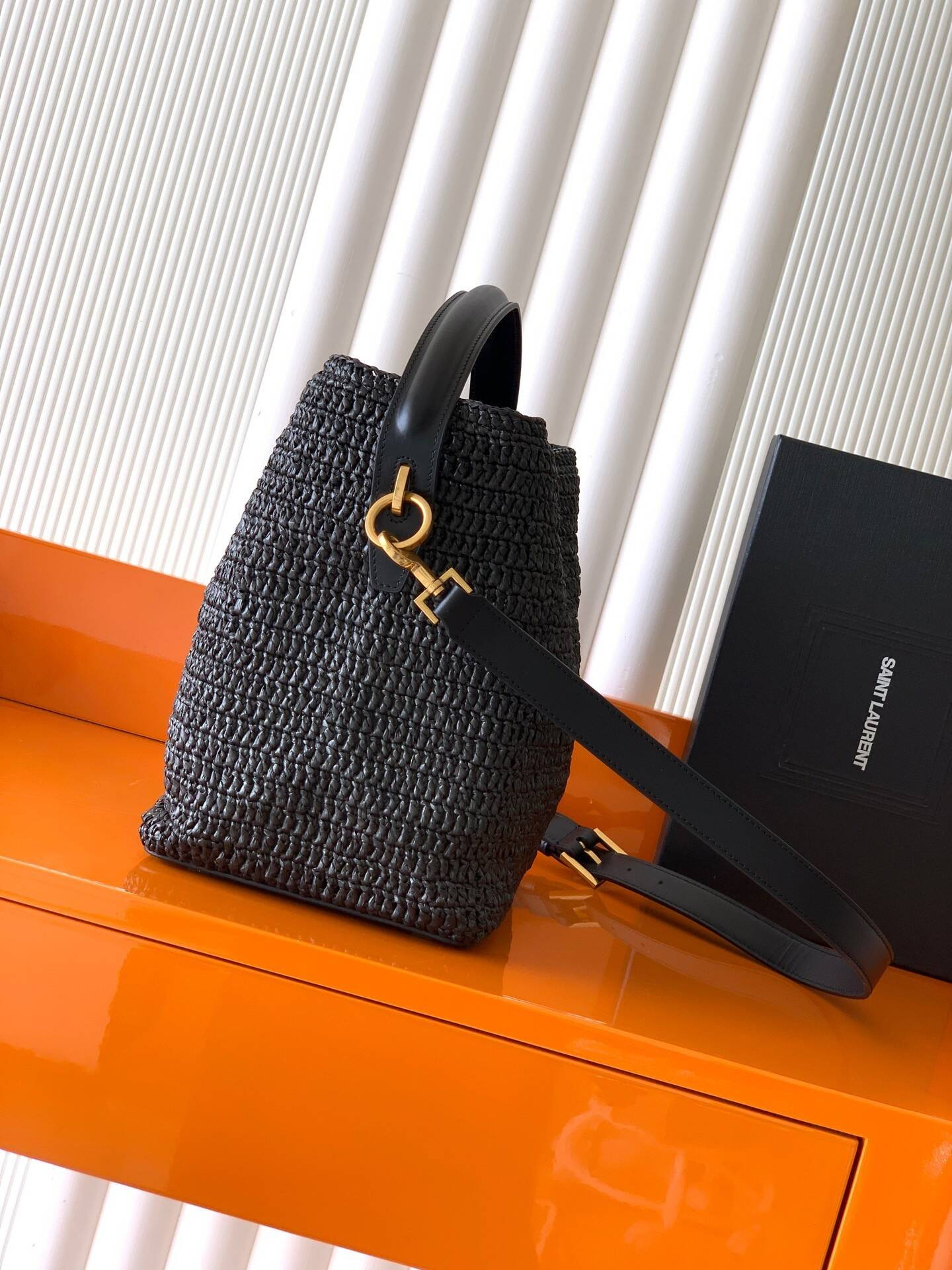 YSL LE 37 in woven raffia and vegetable-tanned leather Bucket Bag 25x20x12cm