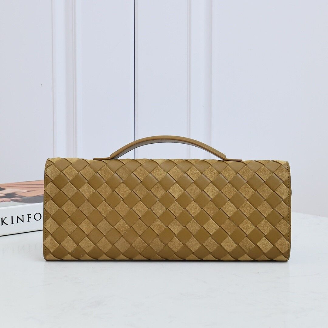 BOTTEGA VENETA Long Clutch Andiamo With Handle Fondant 31x13x3cm