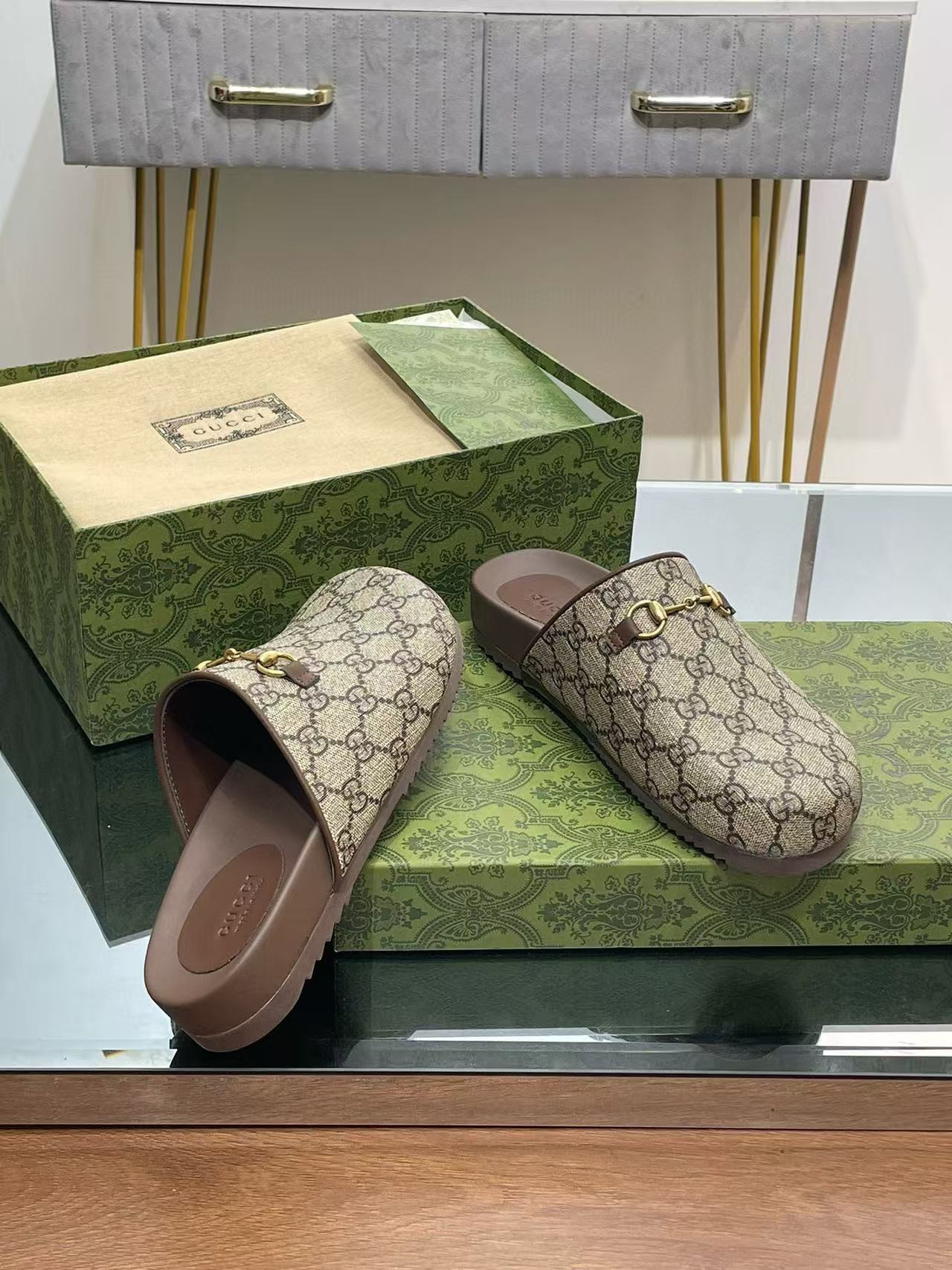 UA GUCCI SLIPPER