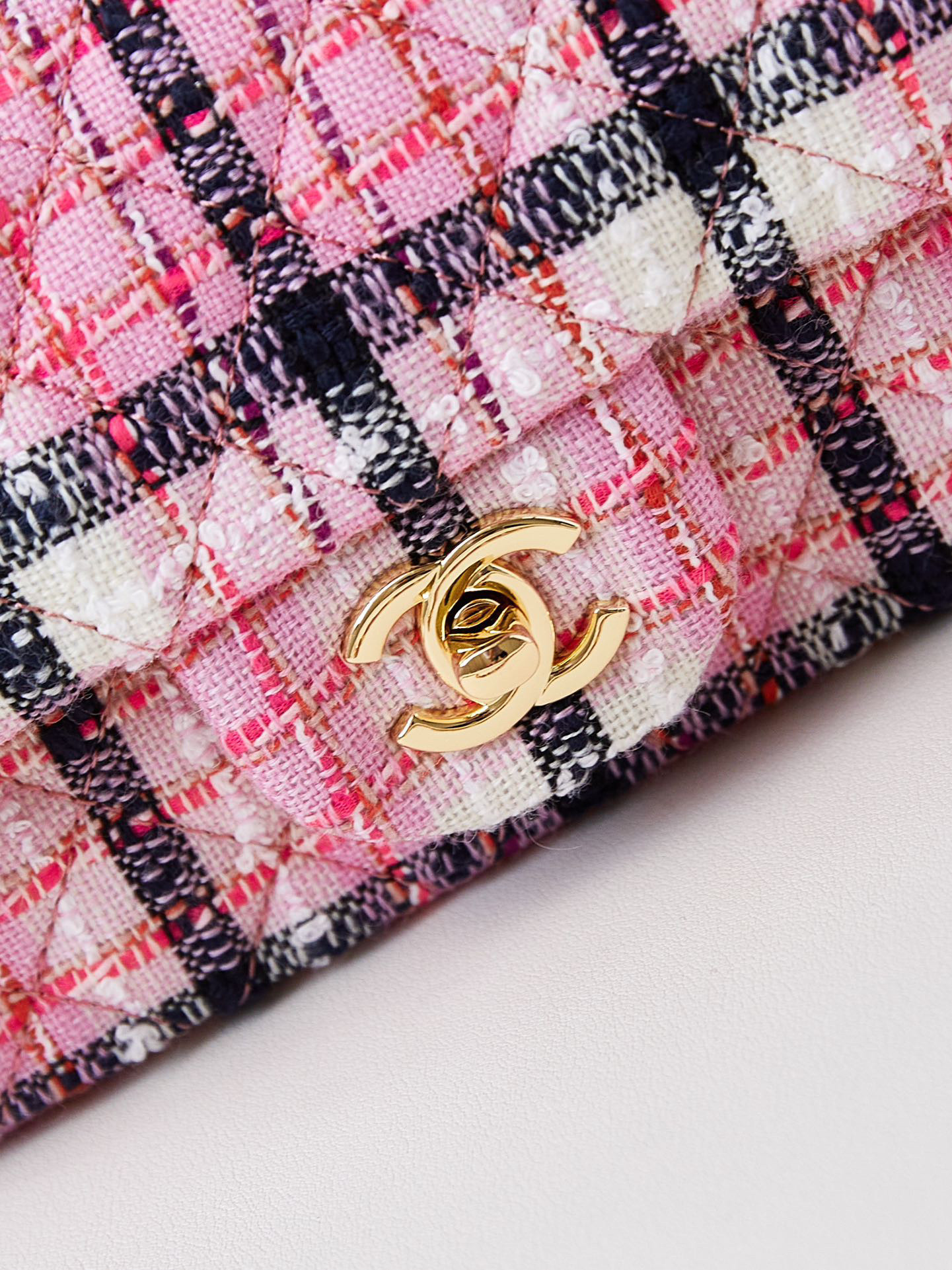 CHANEL MINI CLASSIC HANDBAG 12 × 20 × 6 cm