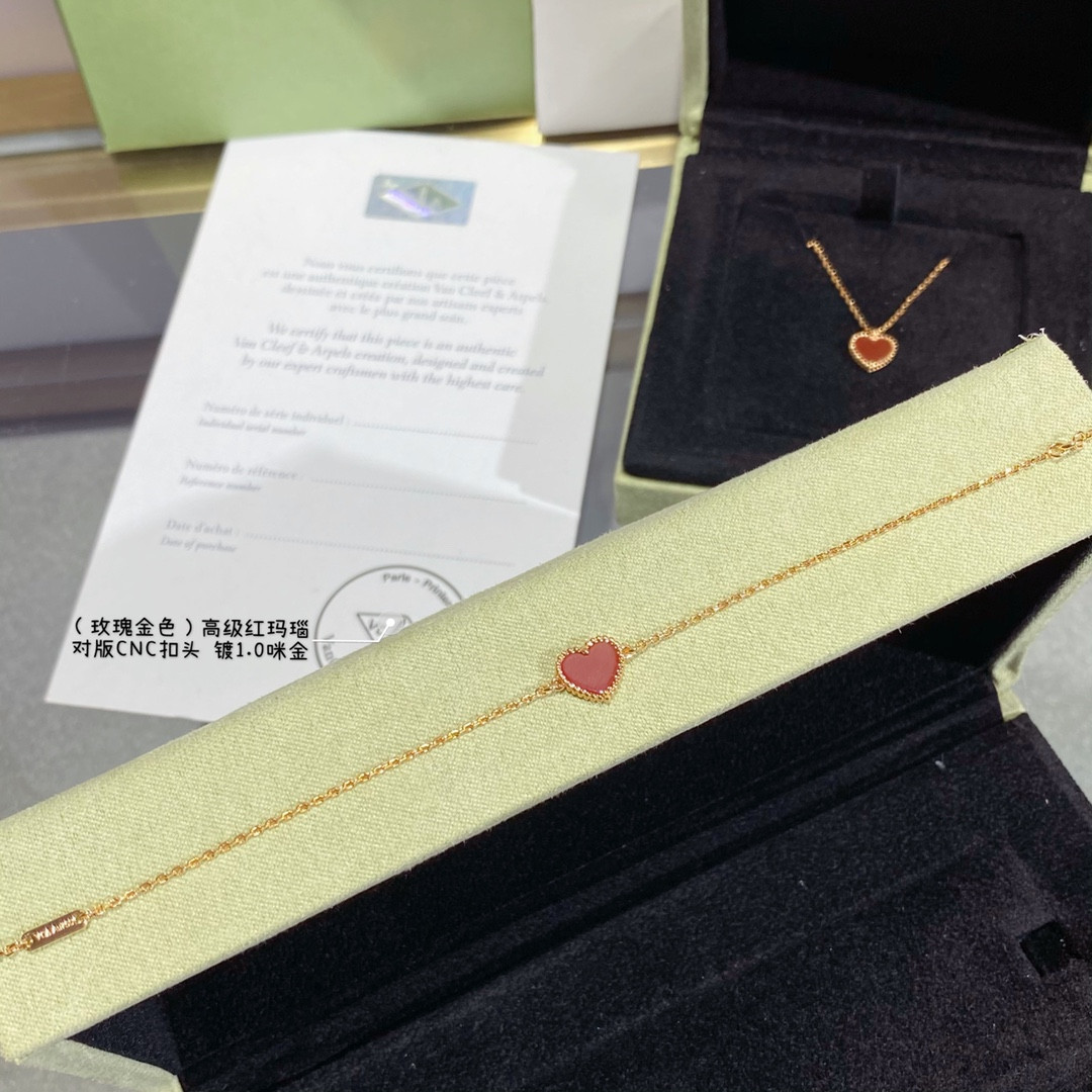 Van Cleef & Arpels High-grade red agate heart-shaped love Bracelet