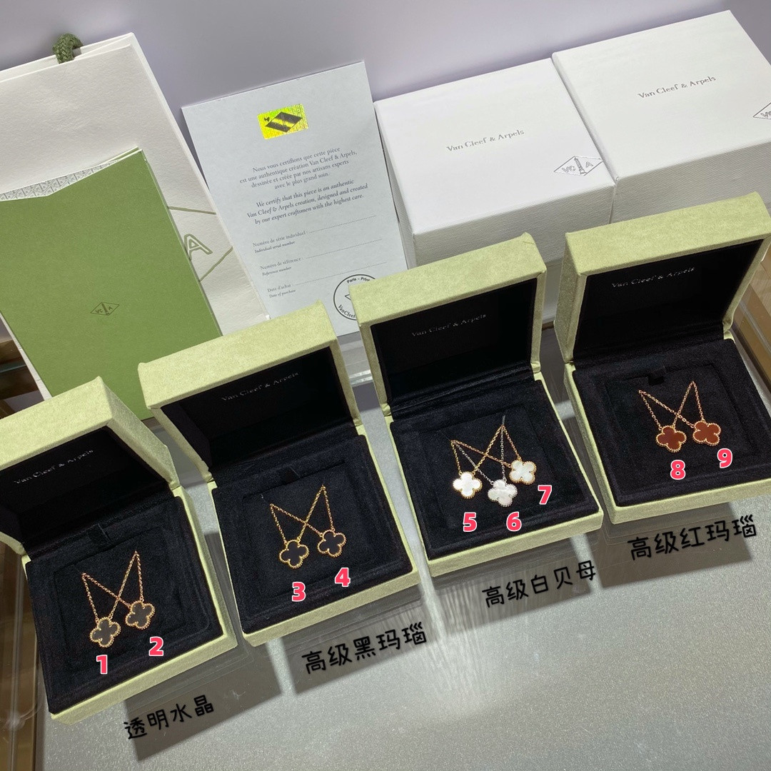 Van Cleef & Arpels Medium Classic Four Leaf Clover Necklace Diameter approx 1.5cm,Chain length approx 40+5cm