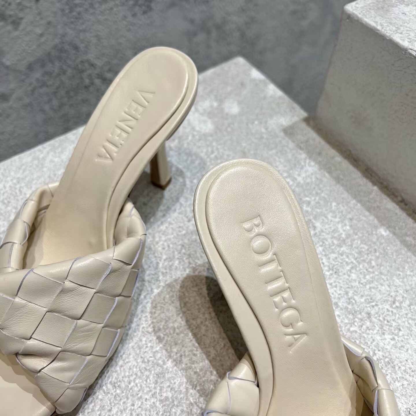 UA Bottega Veneta Blink Slides