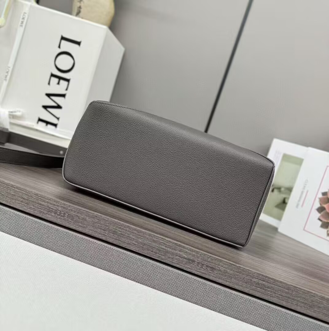 LOEWE Small Puzzle bag in classic calfskin 24x10.5x16.5cm