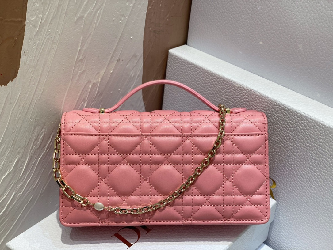MISS DIOR MINI BAG Melocoton Pink Pearlescent Cannage Lambskin S0980ONJL_M92P 21 x 11.5 x 4.5 cm