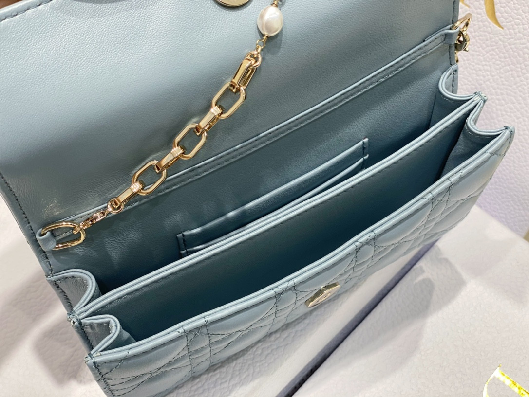 MISS DIOR MINI BAG Cloud Blue Cannage Lambskin S0980ONMJ_M81B 21 x 11.5 x 4.5 cm