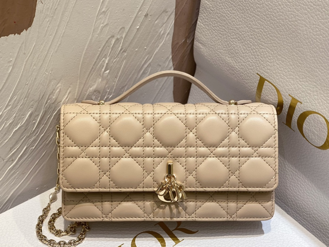 MISS DIOR Mini Handbag Beige Cannage Woven Pattern Lambskin S0980ONMJ-M116 21 x 11.5 x 4.5 cm