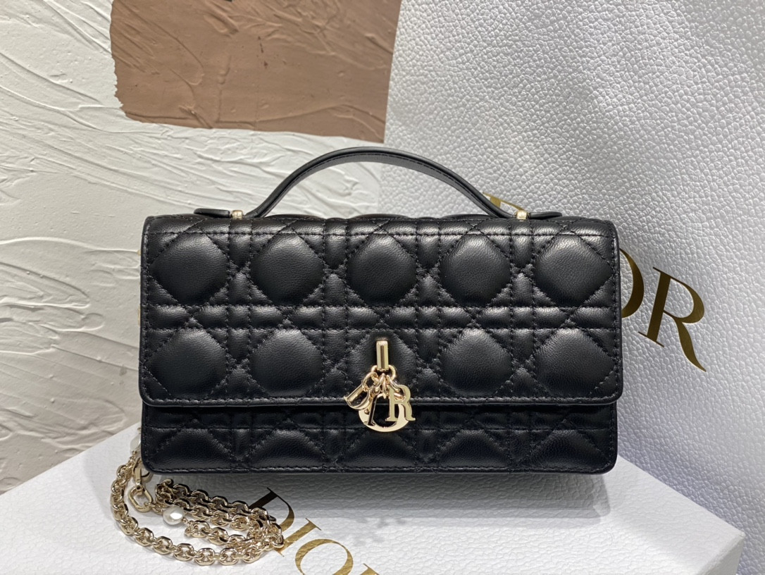 MISS DIOR MINI BAG Black Cannage Lambskin S0980ONMJ_M900 21 x 11.5 x 4.5 cm