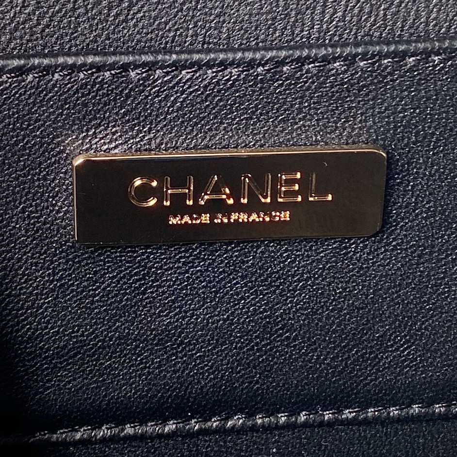 CHANEL CAMERA BAG 4.5 × 6.2 × 2.3 in
