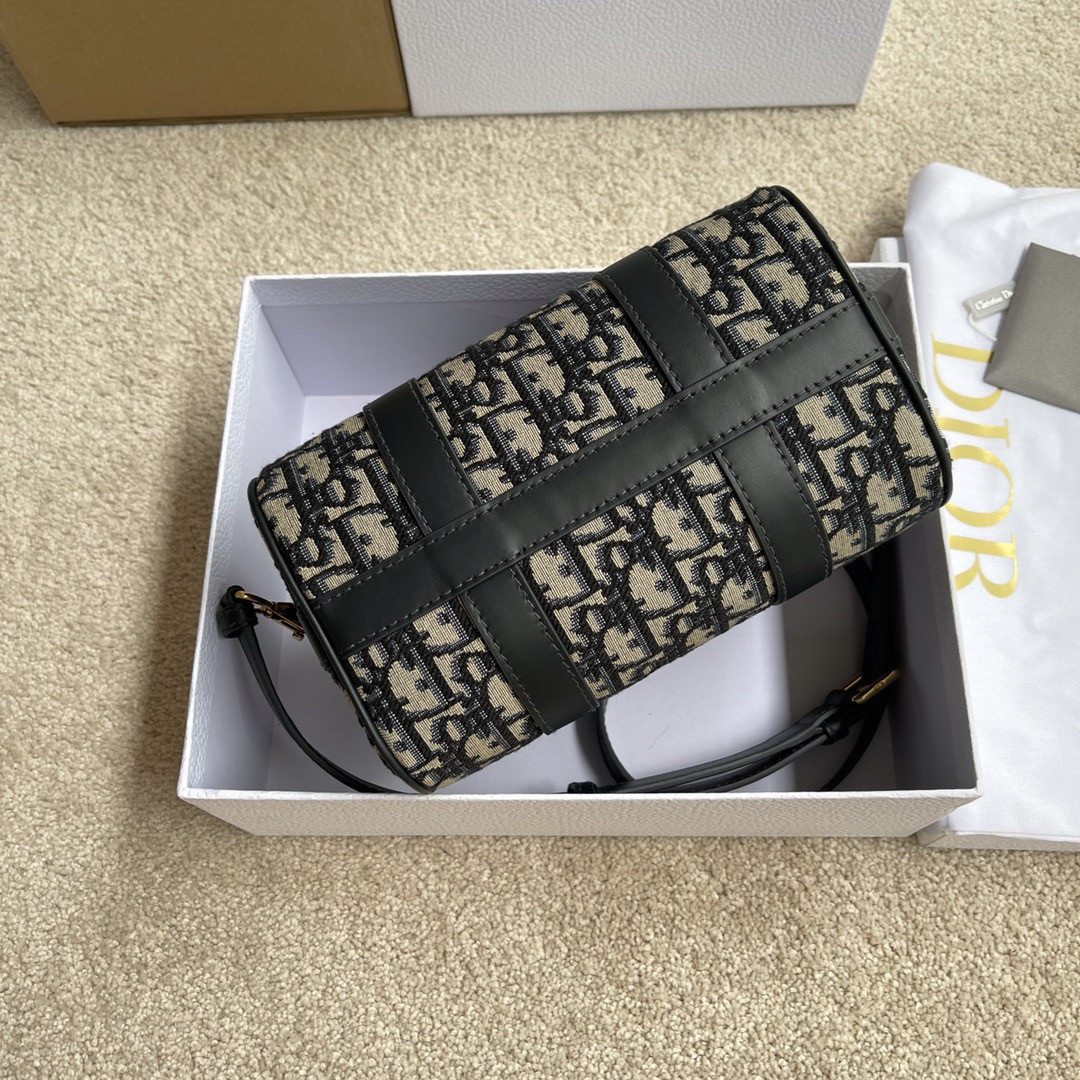 Dior Groove 20 Bag Blue Dior Oblique Jacquard 20.5 x 13.5 x 12 cm / 8 x 5.5 x 4.5 inches