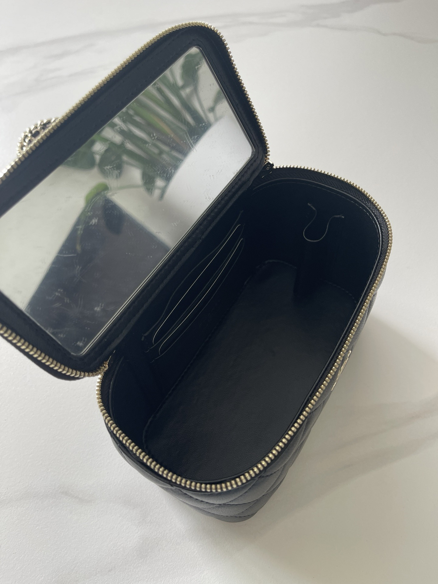 CHANEL with chain 16X9.5X8cm