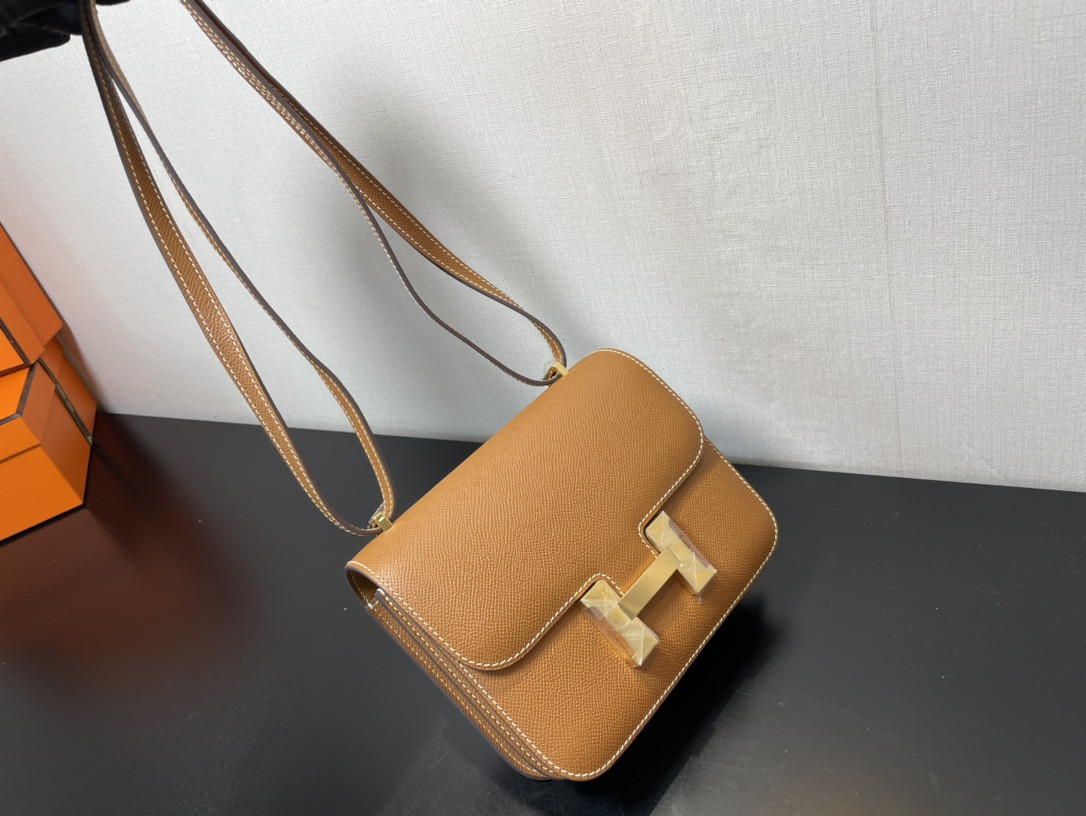 Hermès Constance 19 Epsom Gold Hardware 7.25" x 6.25" x 2.25"