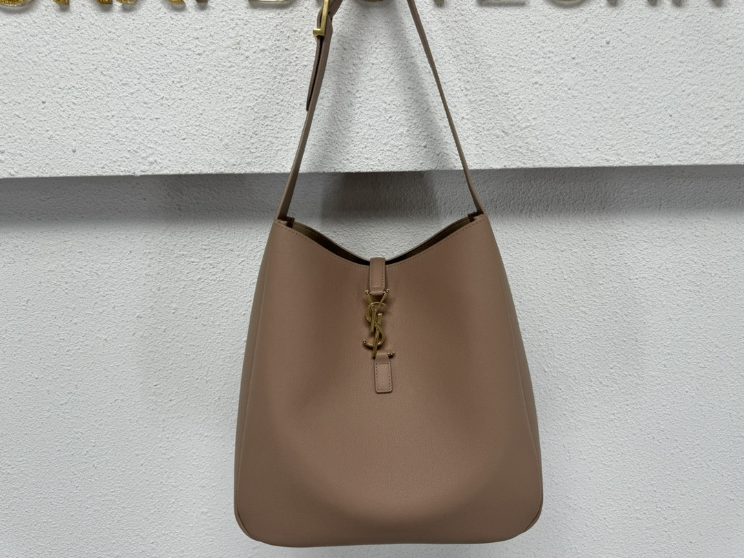 YSL LE 5 À 7 30 X 31 X 13 CM