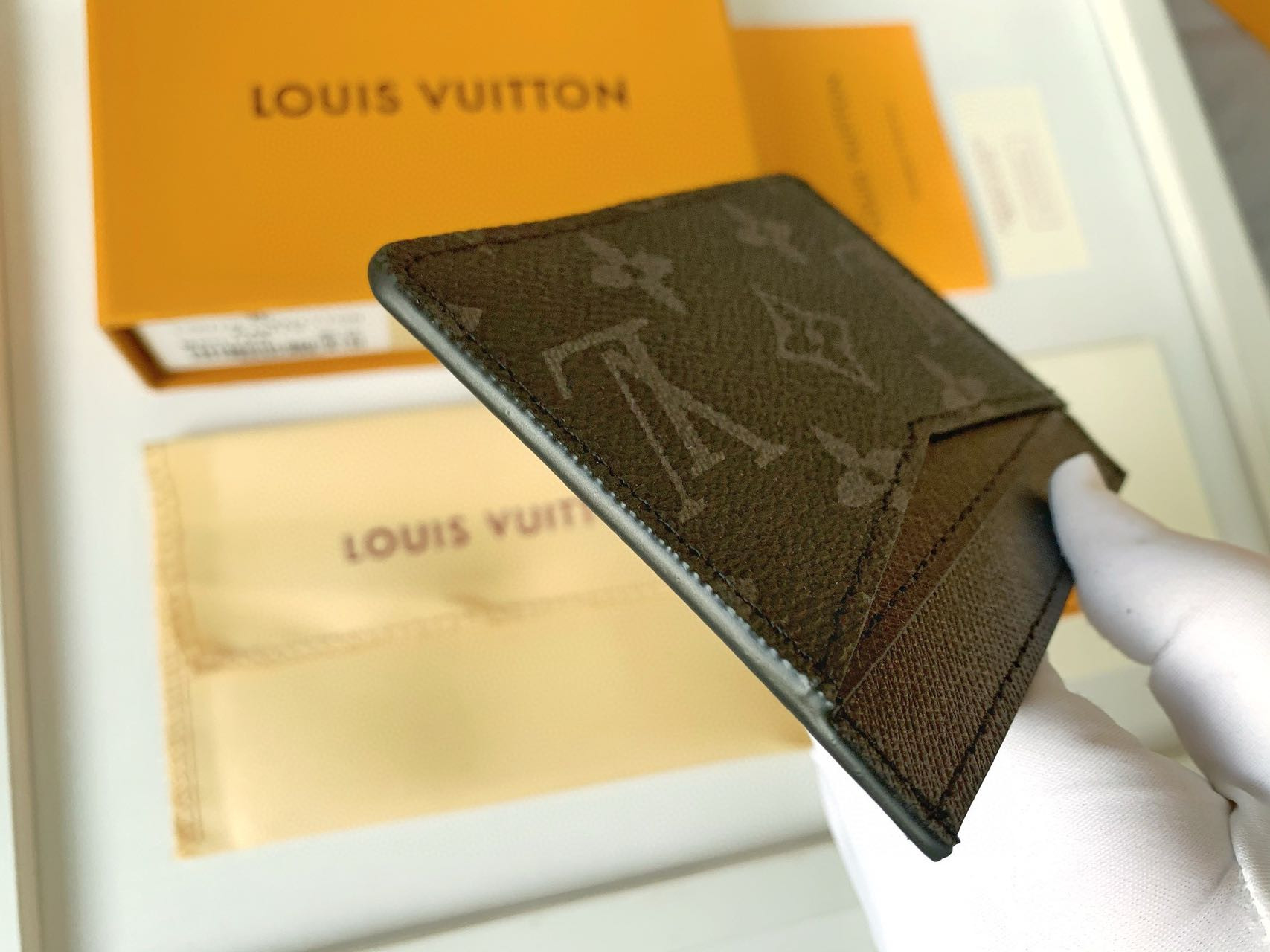 LOUIS VUITTON LV CARD HOLDER Black 8X11CM