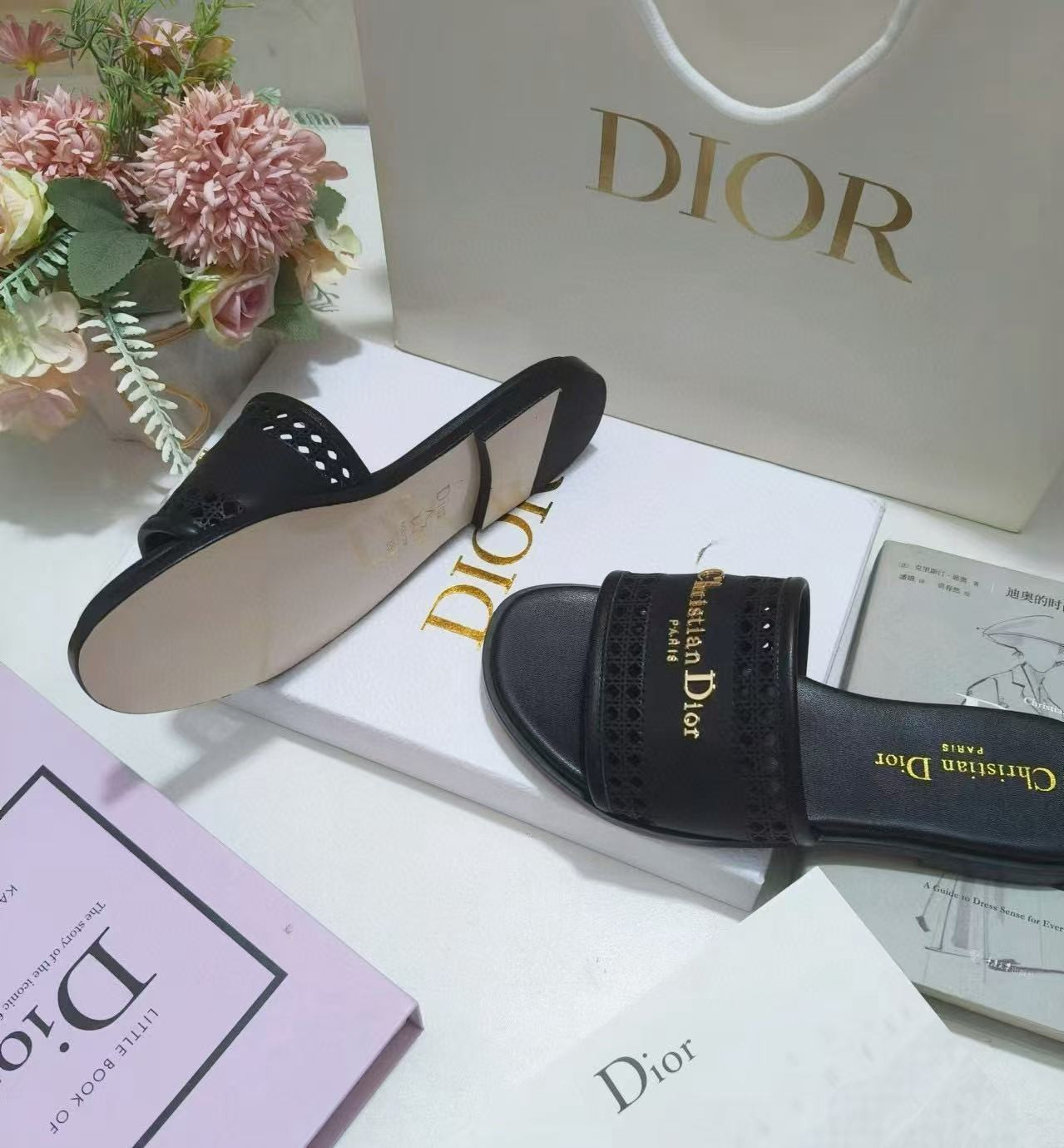 UA Dior D-Lane Slide Black Calfskin with Openwork Microcannage Motif