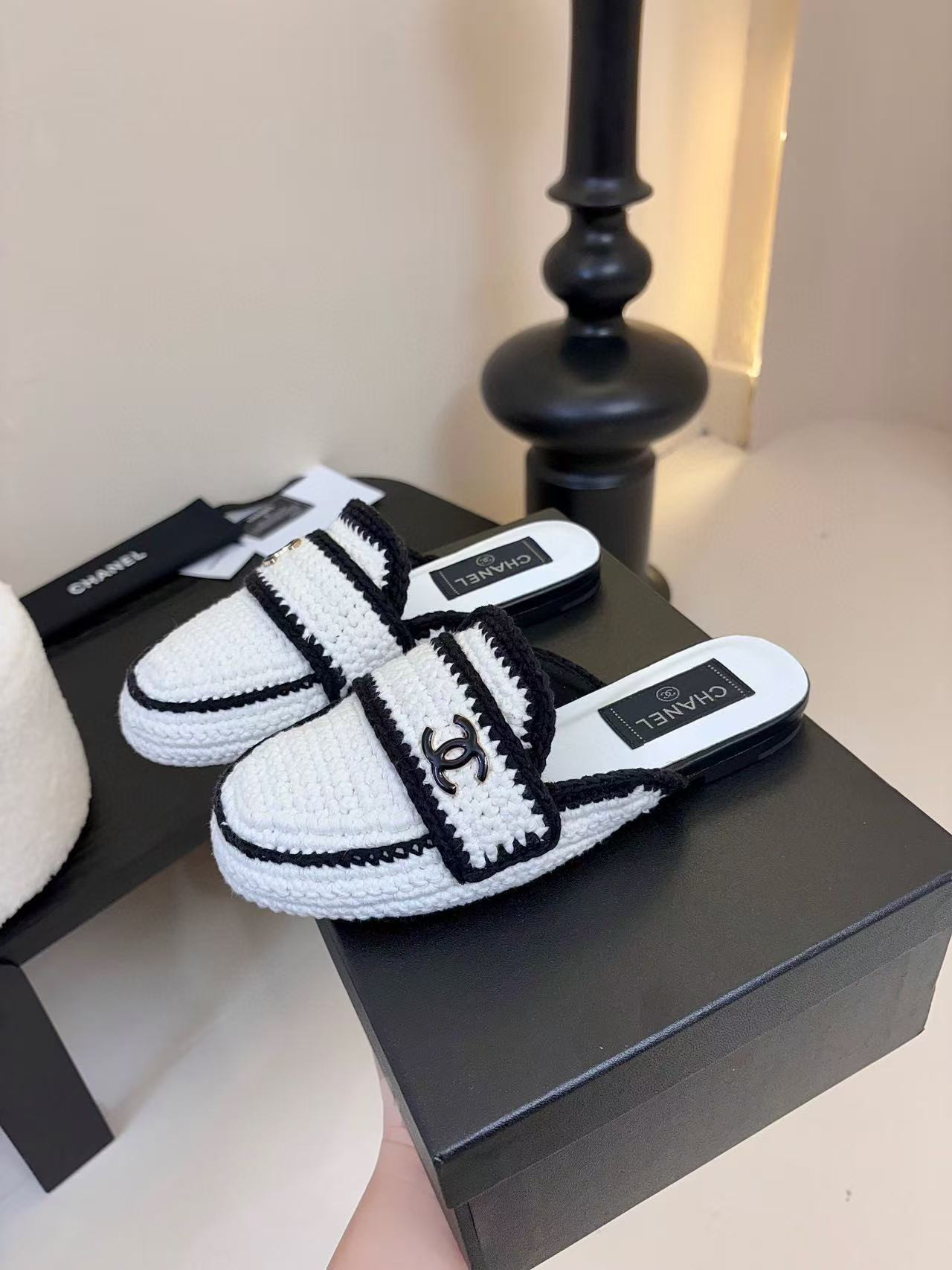 UA Chanel Slides