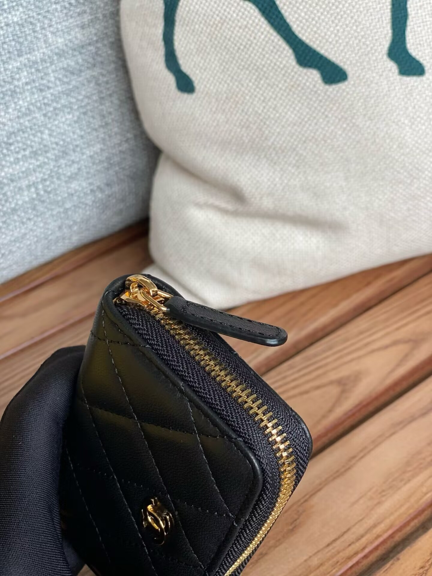 CHANEL ZIPPED COIN PURSE 7.5x 11x 2.5cm