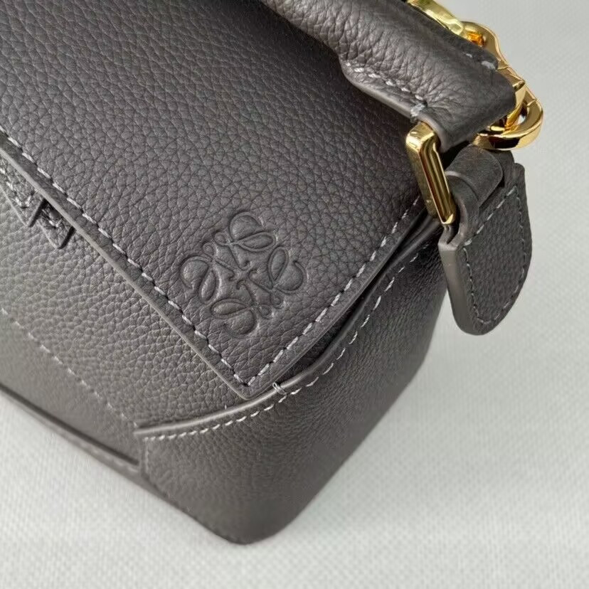 LOEWE Mini Puzzle bag in classic calfskin 18x12.5x8cm