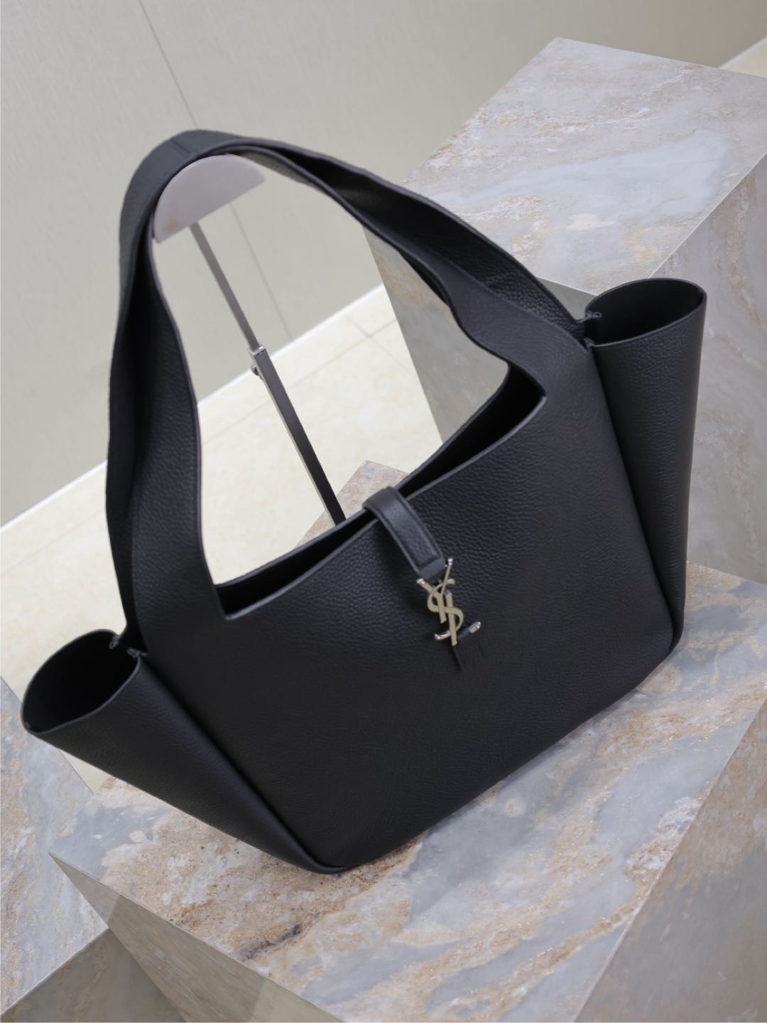 YSL LE 5 À 7 BEA in grained leather 50×28×18cm