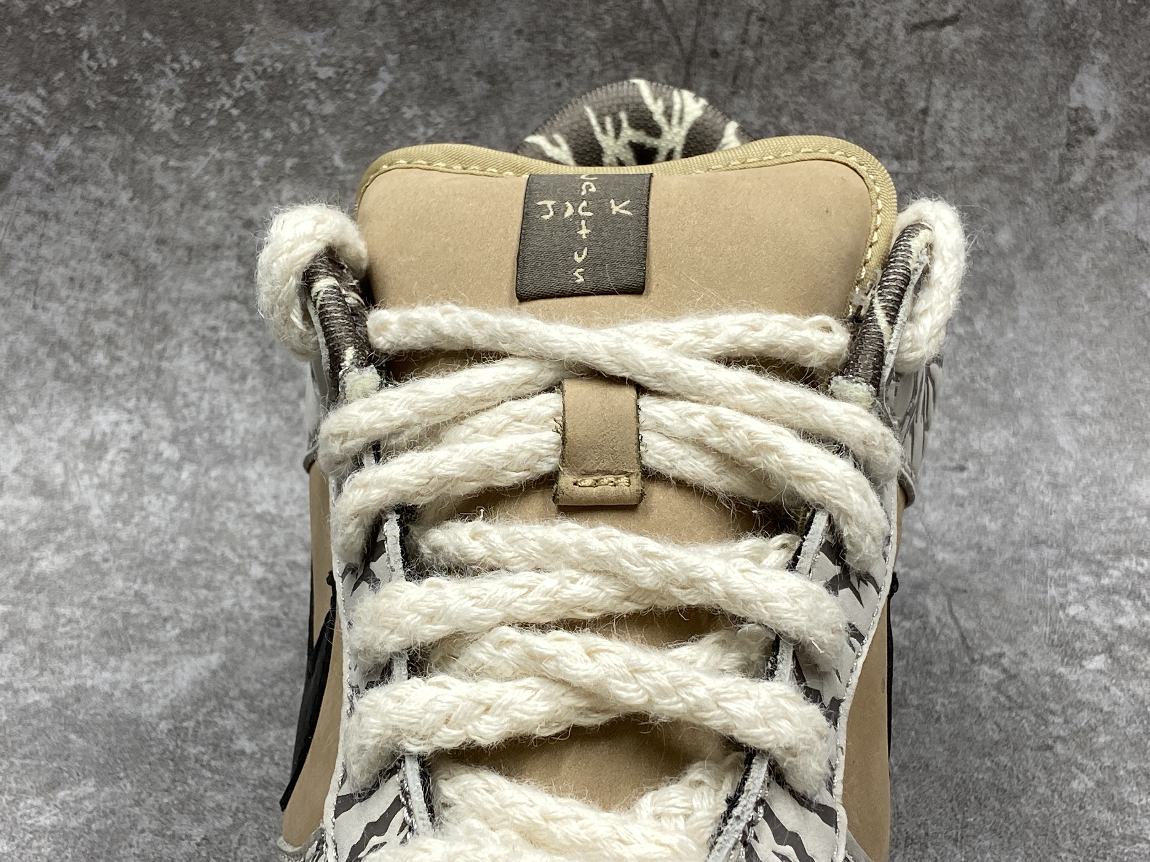 Nike SB Dunk Low Travis Scott (No Shoes Box)