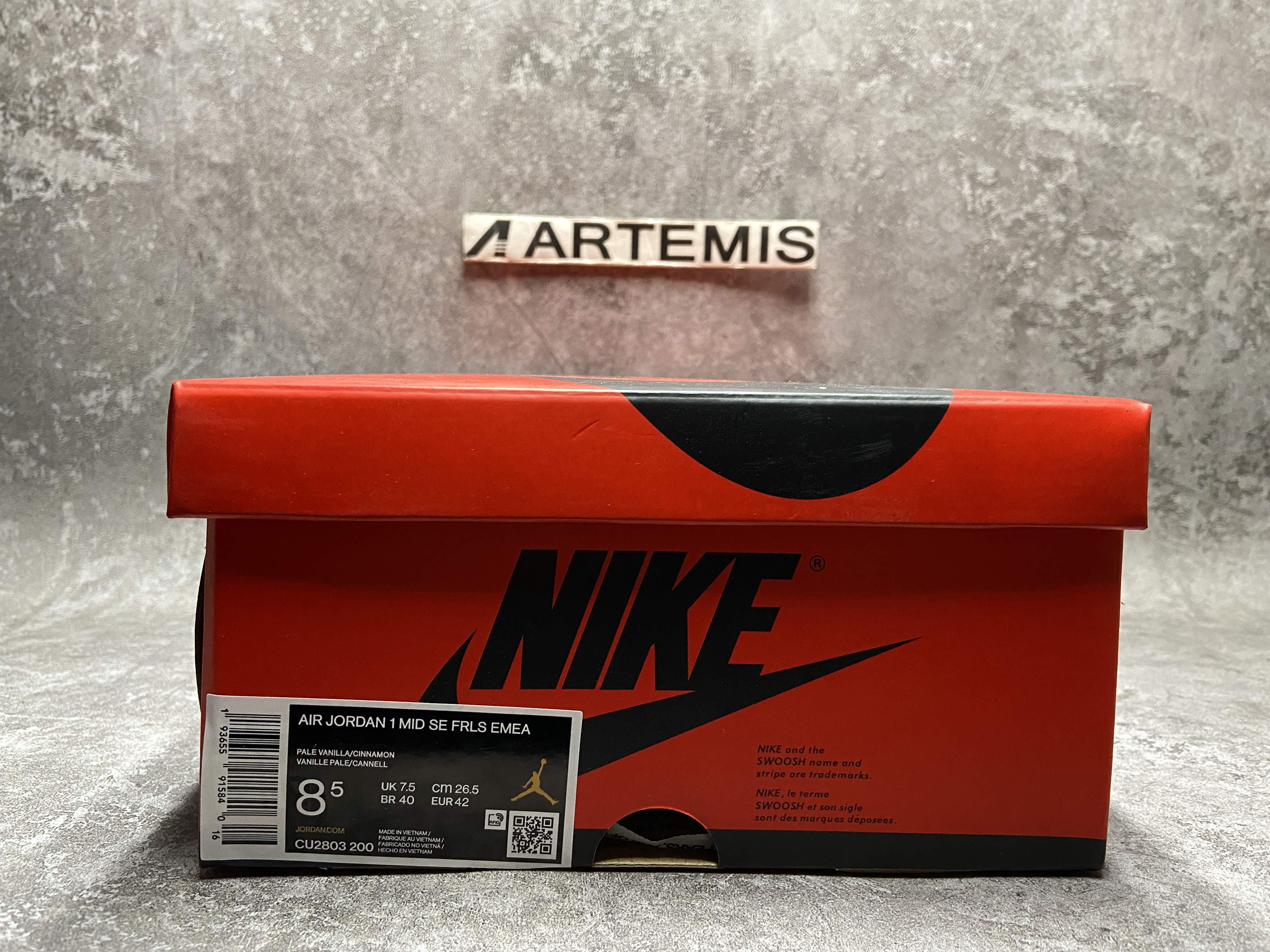 Air Jordan 1 Mid SE Fearless Maison Chateau Rouge