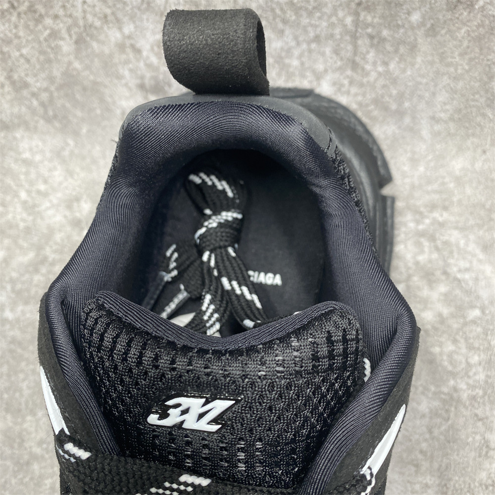 Balenciga  3XL SUEDE BLACK