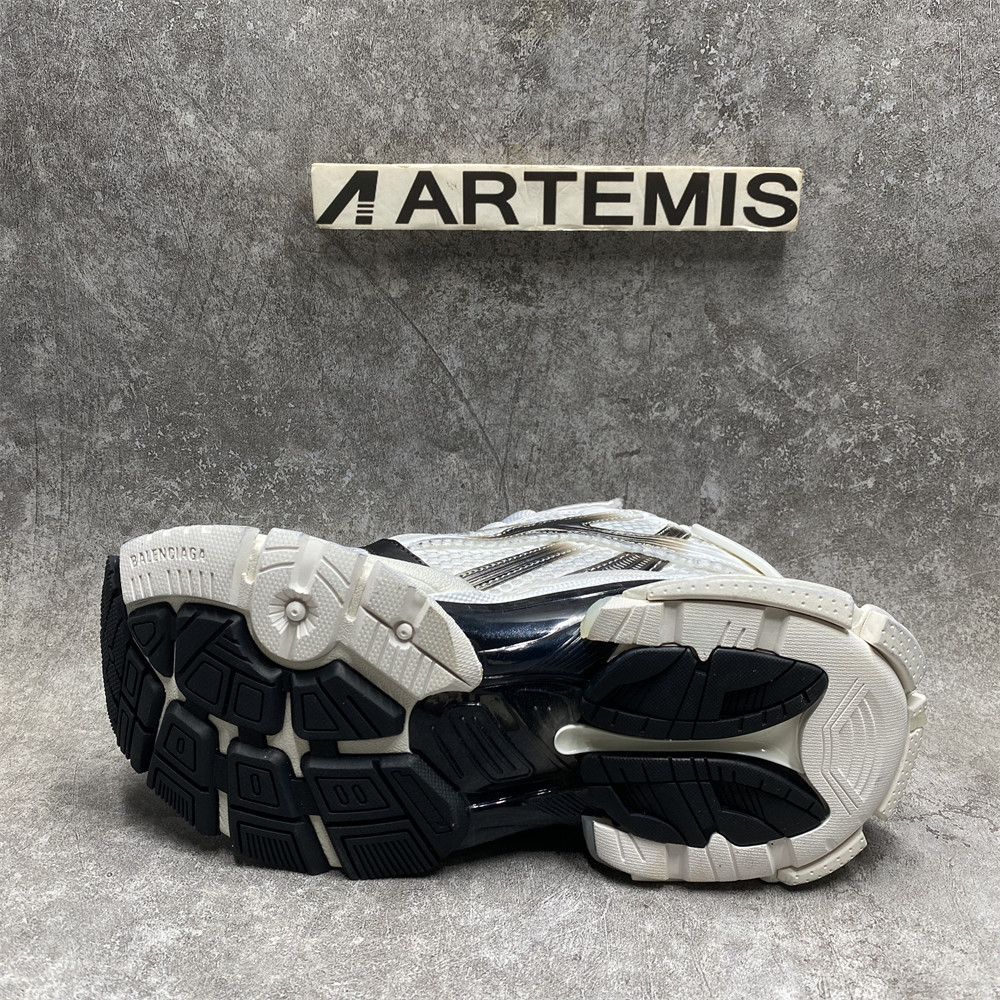 UA Balenciaga Runner Sneaker