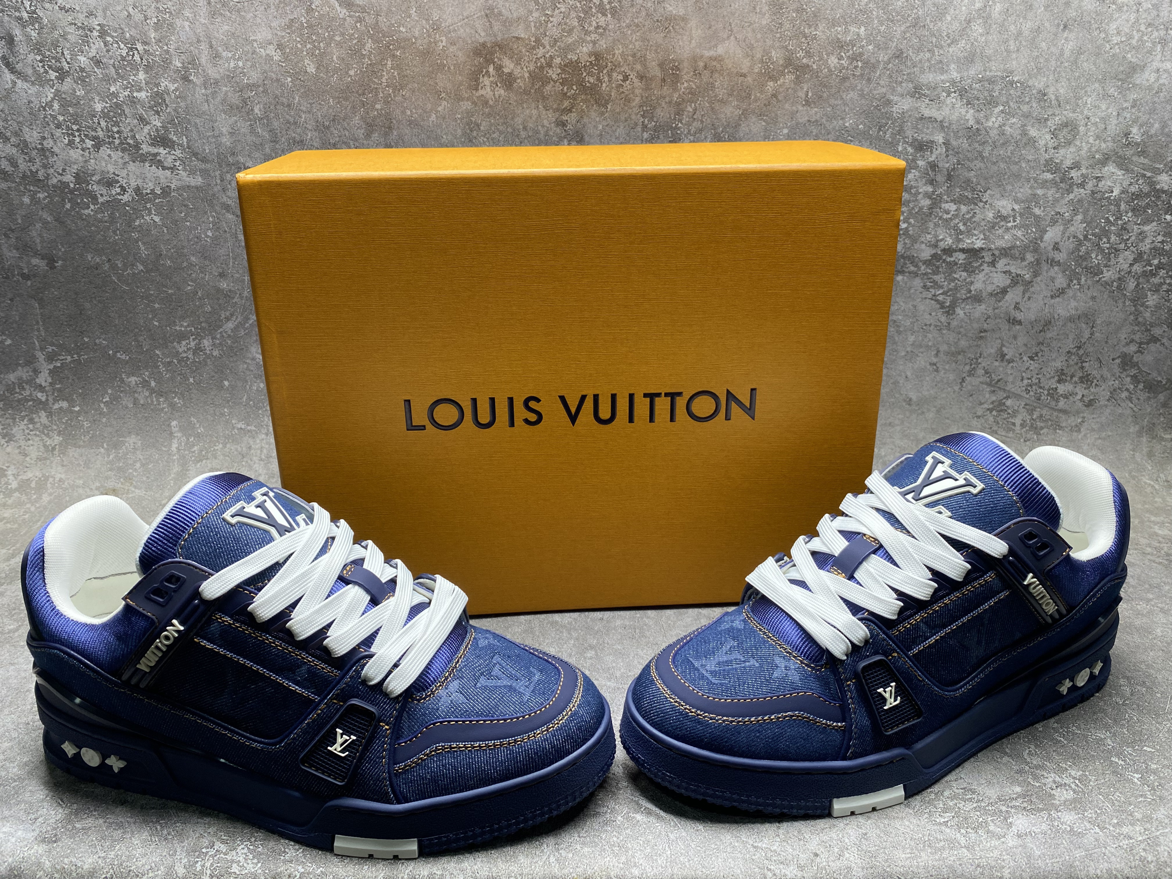 UA LV Trainer Sneaker